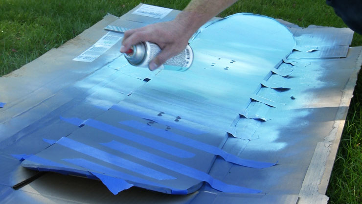 Spray paint the Blank Snowboard